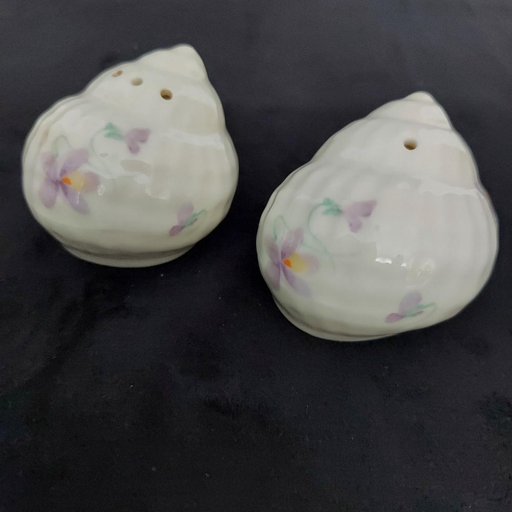 Mikasa Japan bone China Seashell shakers